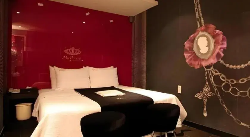 Bed in Fox Hotel Bed in Fox Hotel