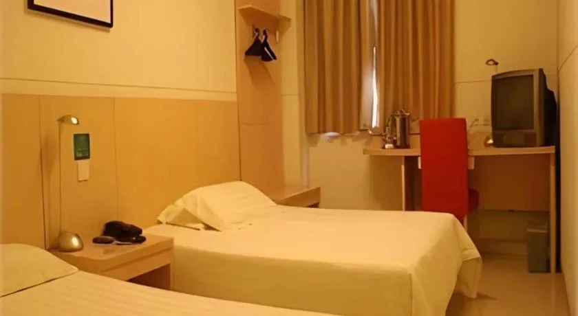 Bed in Jinjiang Inn Shaoxing Shengli West Road Luxun Hometown