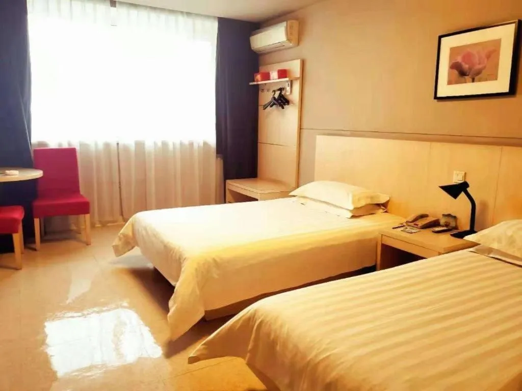 Bed in Jinjiang Inn Jiaxing South Lake