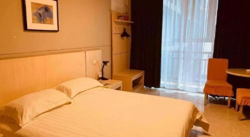 Bed in Jinjiang Inn Jiaxing South Lake