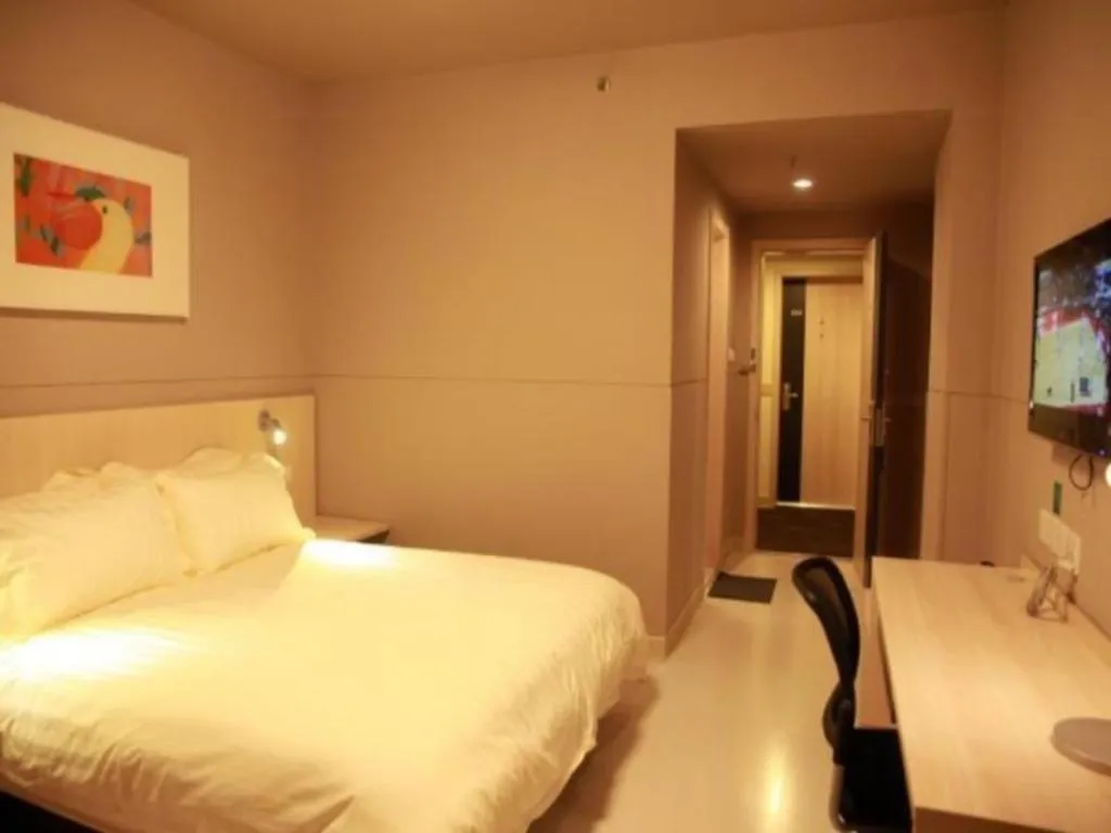 Bed in Jinjiang Inn Jiaxing South Lake