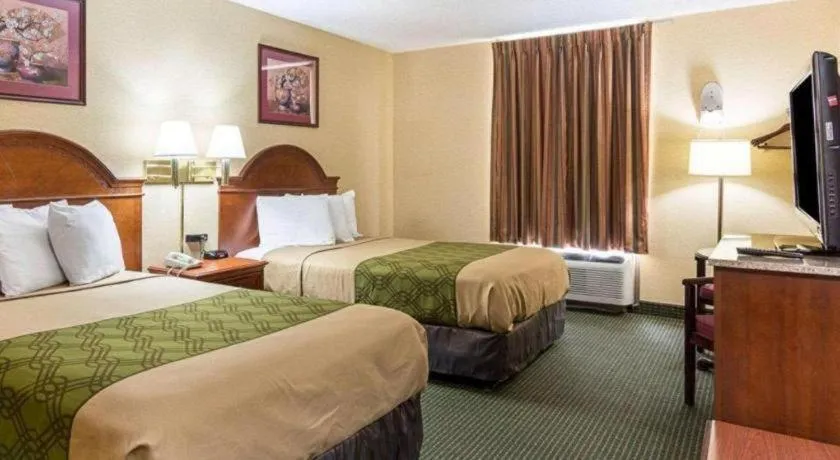 Bed in Econo Lodge Near Quantico Marine Base