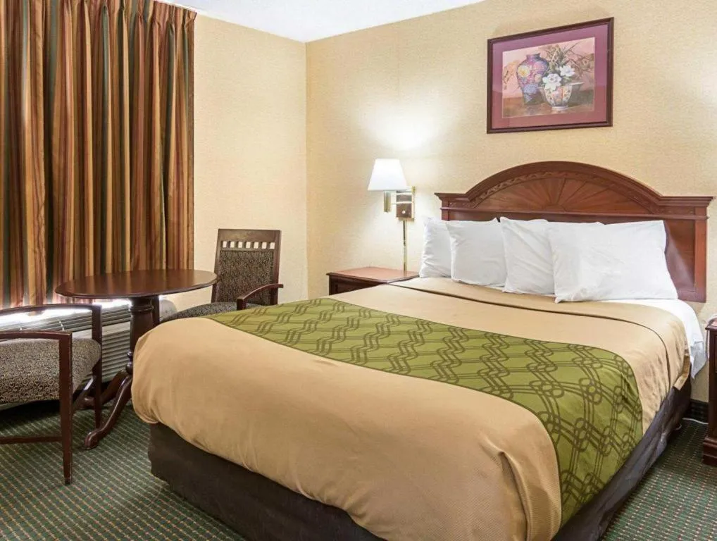 Bed in Econo Lodge Near Quantico Marine Base