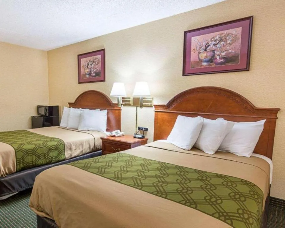 Bed in Econo Lodge Near Quantico Marine Base