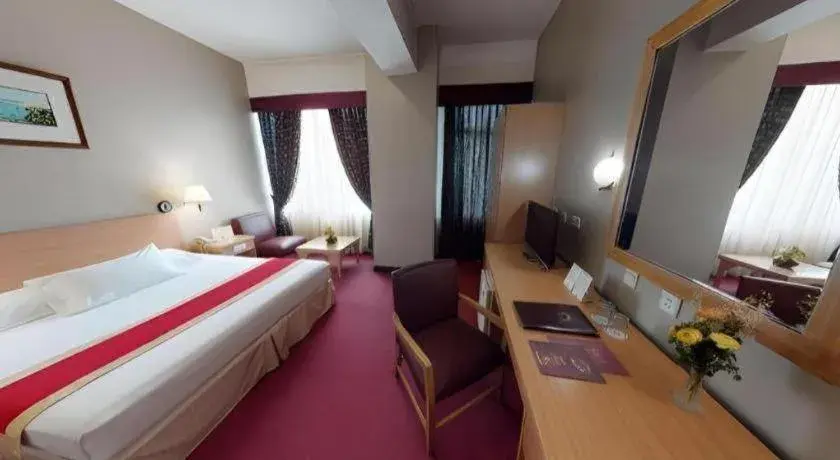 Bed in Great Eastern Hotel Quezon City Bed in Great Eastern Hotel Quezon City