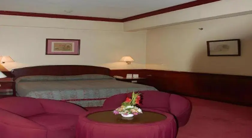 Bed in Great Eastern Hotel Quezon City Bed in Great Eastern Hotel Quezon City