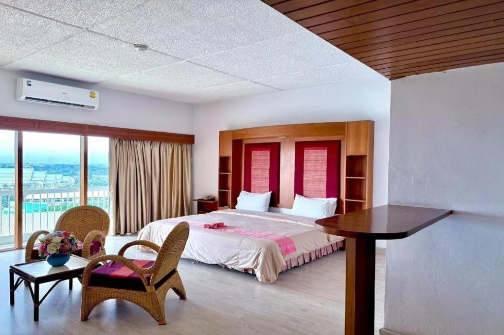 Bed in Pailyn Phitsanulok Hotel