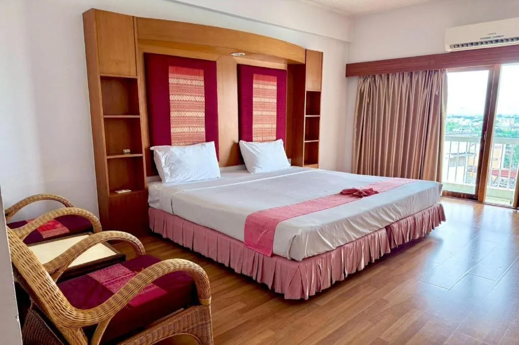 Bed in Pailyn Phitsanulok Hotel