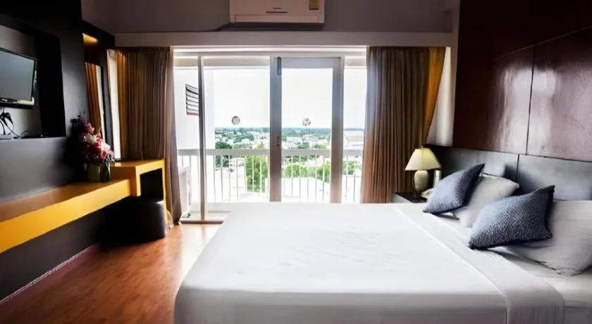 Bed in Pailyn Phitsanulok Hotel