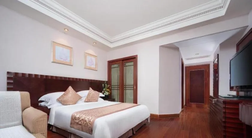 Bed in Sanya Baohong Hotel