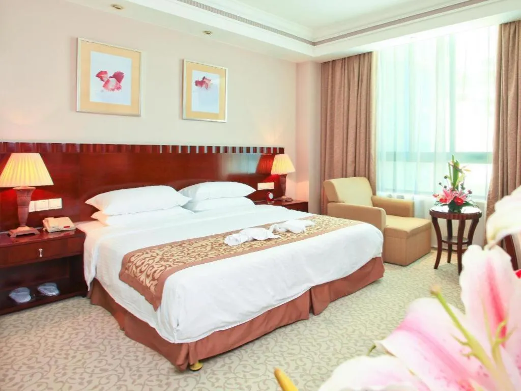 Bed in Sanya Baohong Hotel