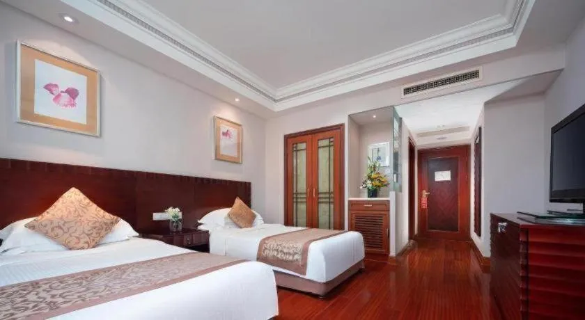 Bed in Sanya Baohong Hotel