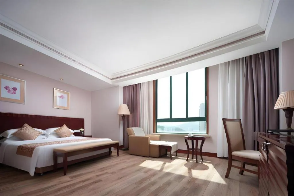 Bed in Sanya Baohong Hotel