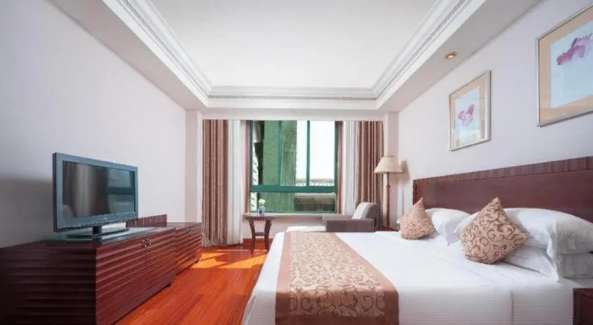 Bed in Sanya Baohong Hotel