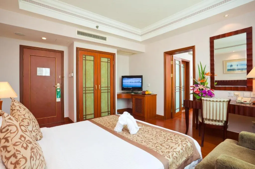 Bed in Sanya Baohong Hotel