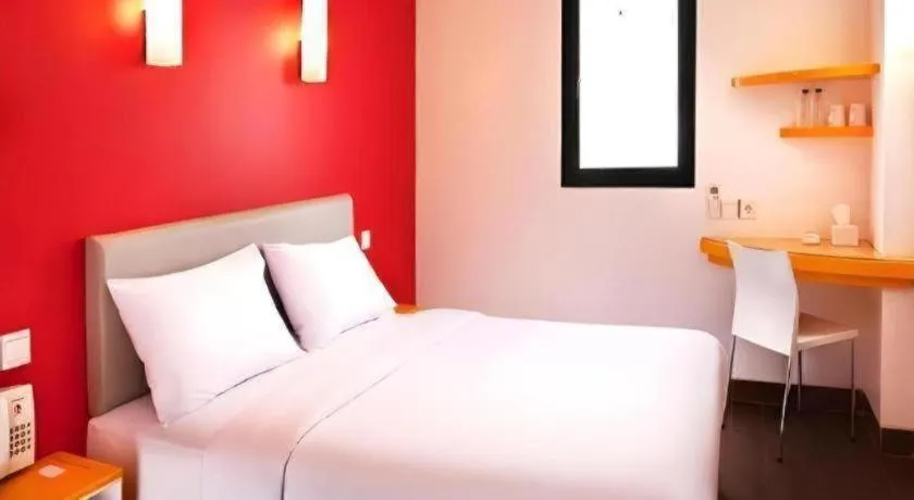 Bed in Amaris Hotel Ambon