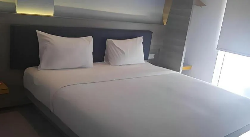 Bed in Amaris Hotel Ambon