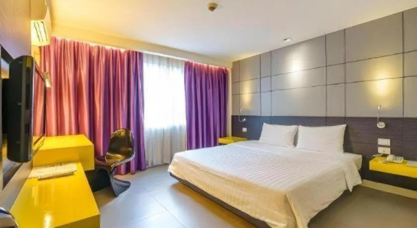 Bed in The Park Residence