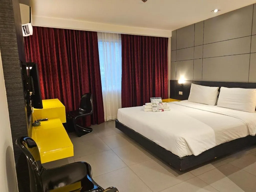 Bed in The Park Residence