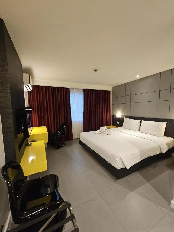 Bed in The Park Residence