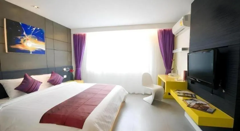 Bed in The Park Residence