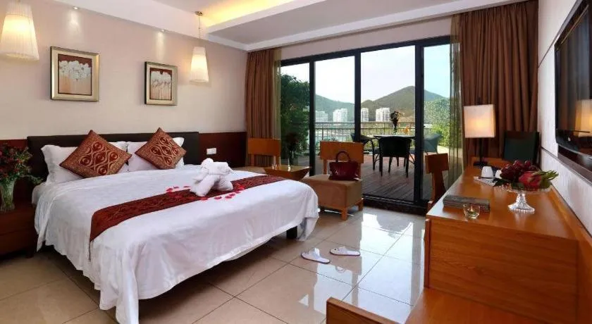 Bed in Sanya Luyi Sea View Hotel