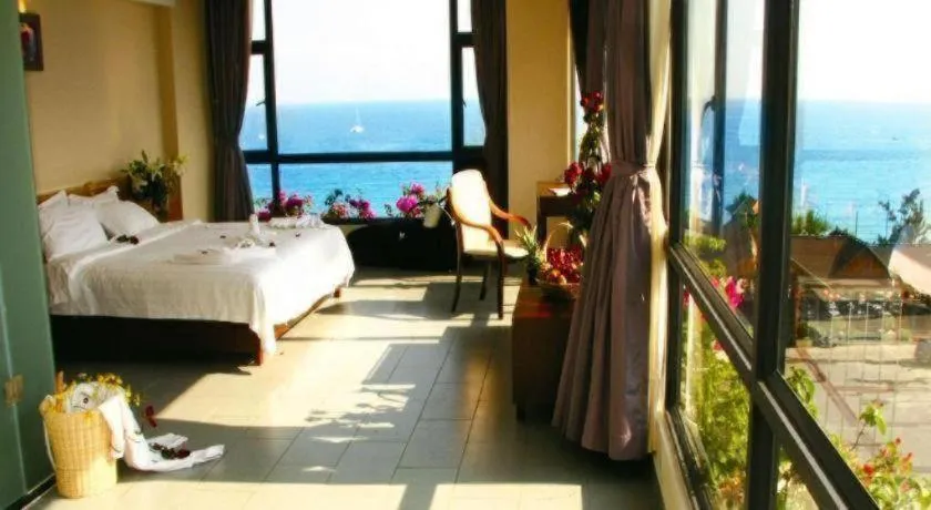 Bed in Sanya Luyi Sea View Hotel