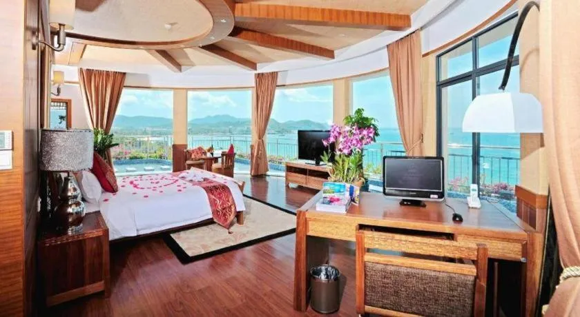 Bed in Sanya Luyi Sea View Hotel