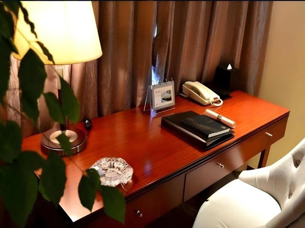 Paradise Jinjiang Hotel