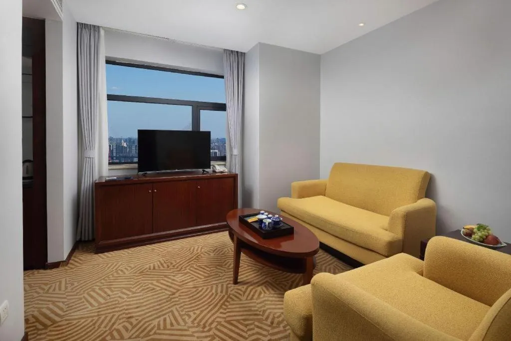 Paradise Jinjiang Hotel