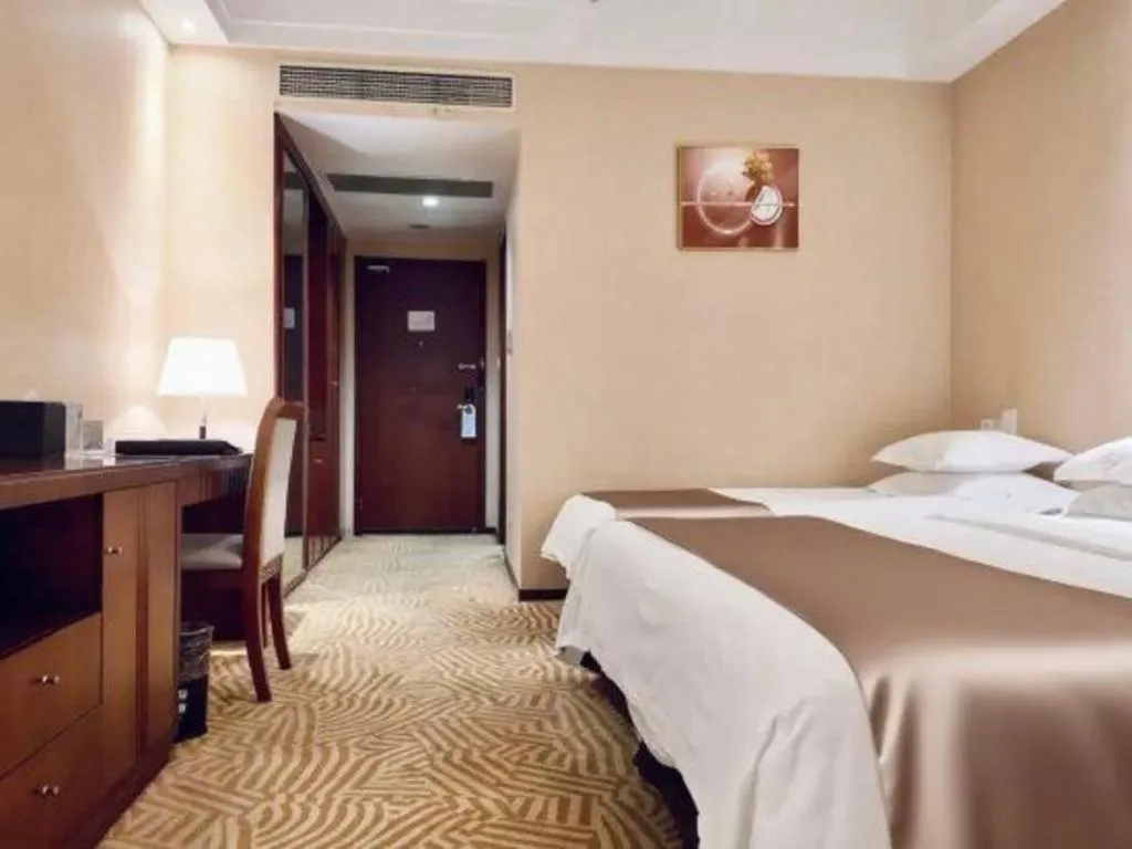 Bed in Paradise Jinjiang Hotel