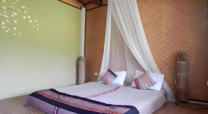 Bed in Him Naam Pai Resort