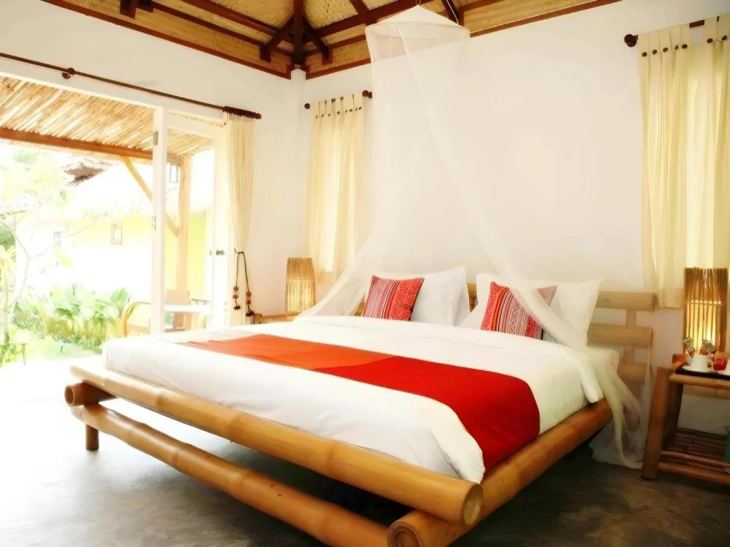 Bed in Him Naam Pai Resort