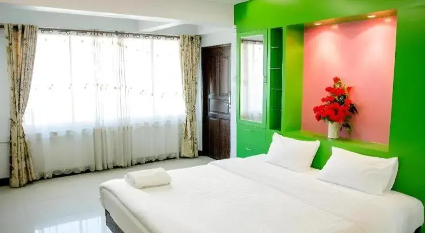 Bed in Huay Kaew Palace 1 Hotel Bed in Huay Kaew Palace 1 Hotel