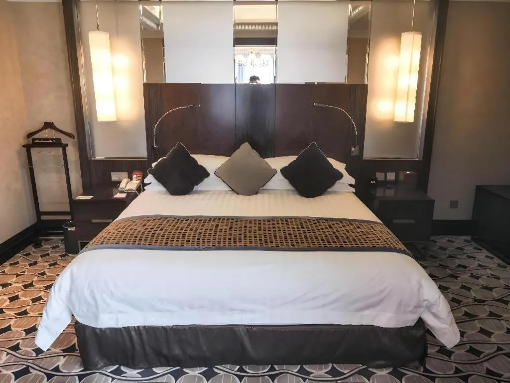 Bed in Grand Soluxe Zhongyou Hotel