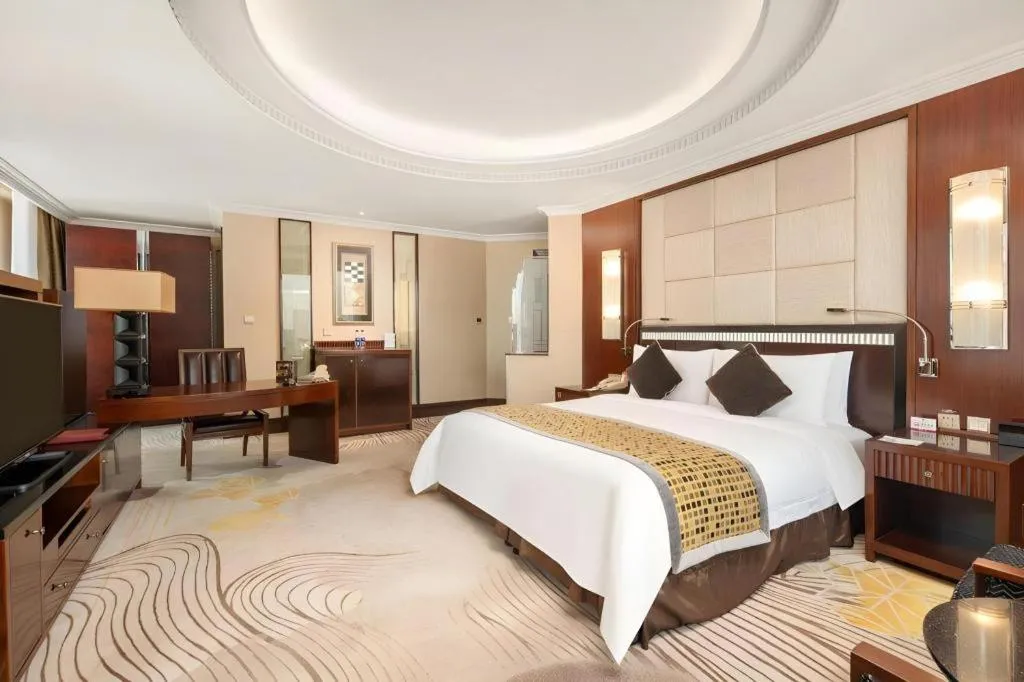Bed in Grand Soluxe Zhongyou Hotel