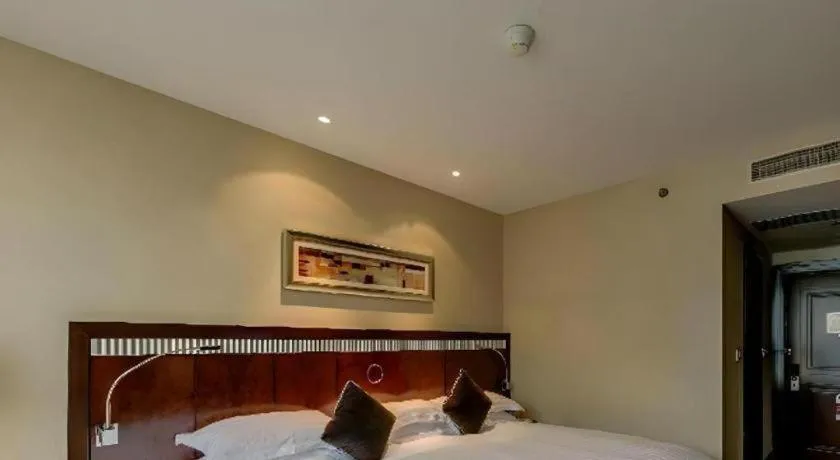 Bed in Grand Soluxe Zhongyou Hotel