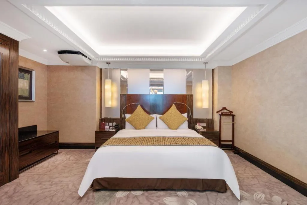 Bed in Grand Soluxe Zhongyou Hotel