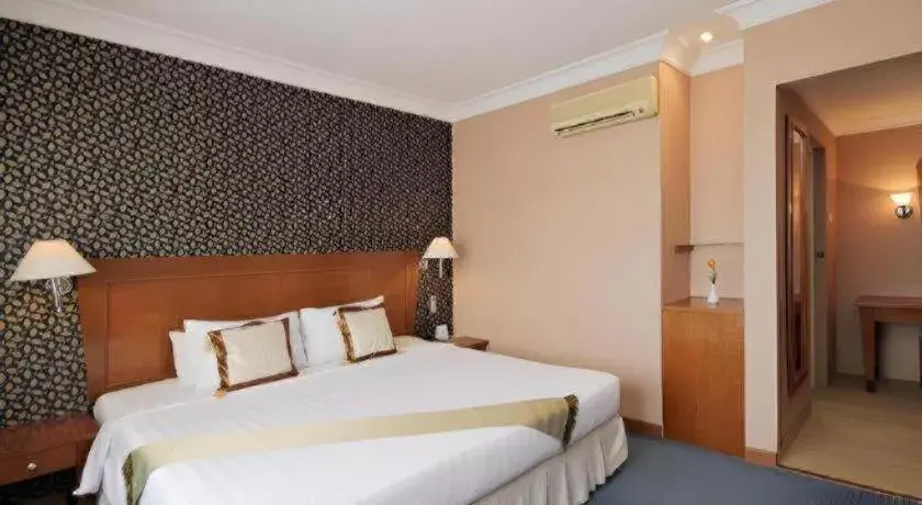 Bed in Nalendra Hotel Bed in Nalendra Hotel