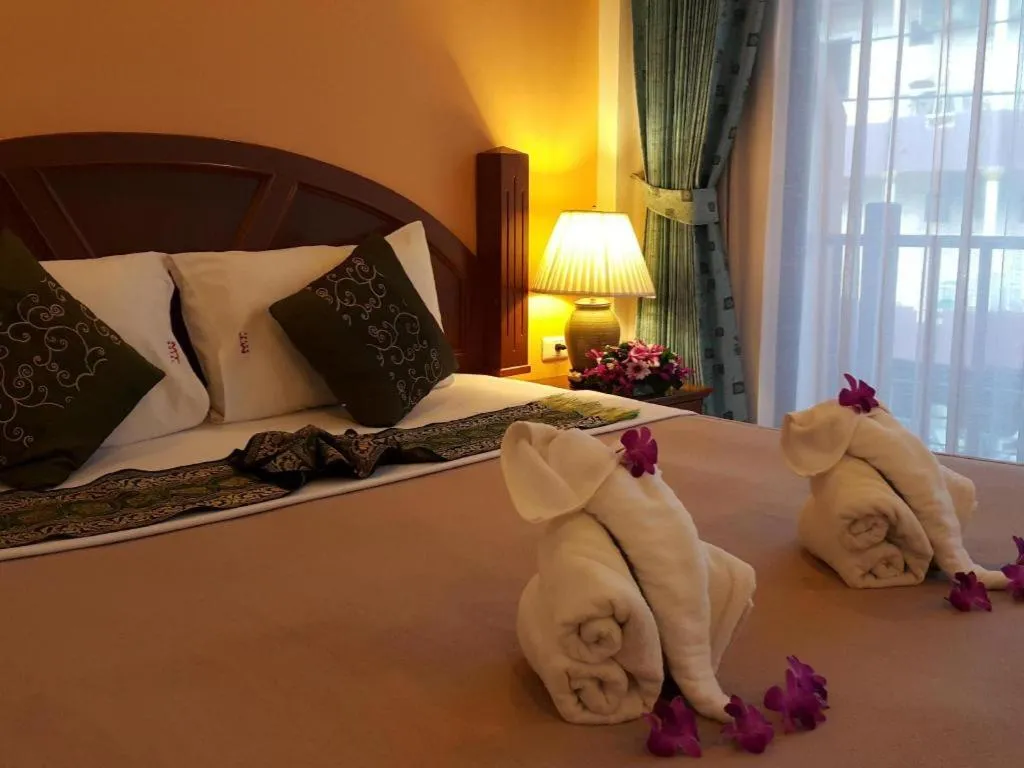 Bed in MT Hotel Patong