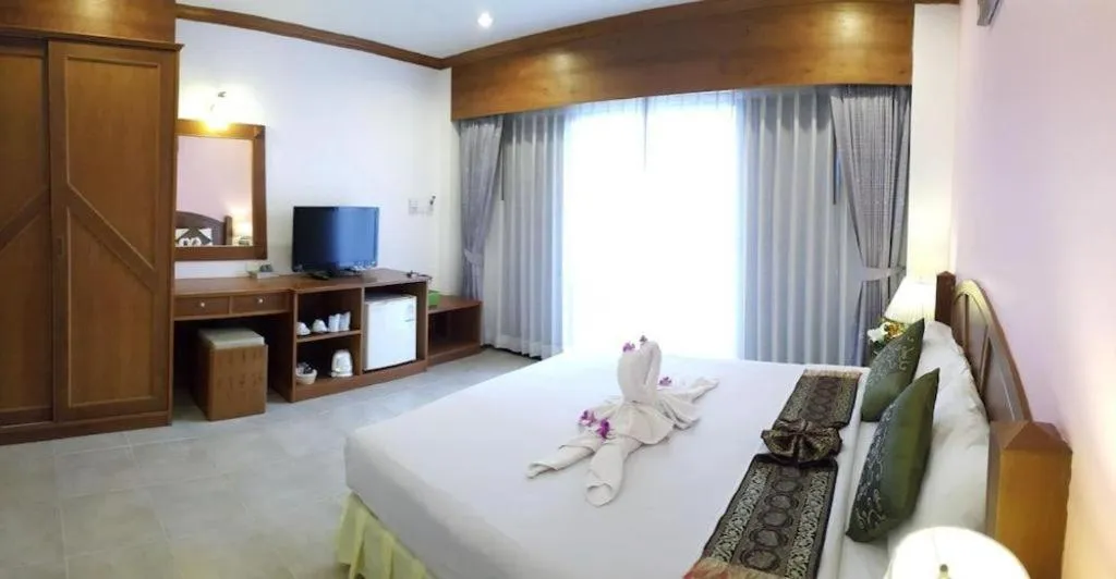 Bed in MT Hotel Patong