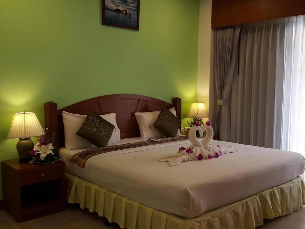 Bed in MT Hotel Patong