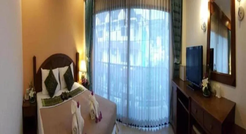 Bed in MT Hotel Patong