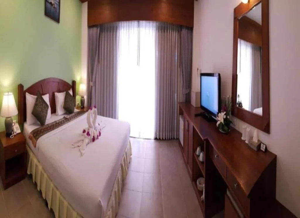 Bed in MT Hotel Patong