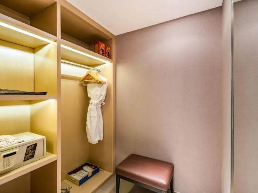 Beijing Ruyi Business Hotel