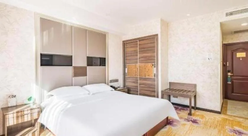 Bed in Beijing Ruyi Business Hotel