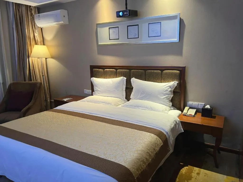 Bed in Yangzhou Hentique Huijin Resort Hotel