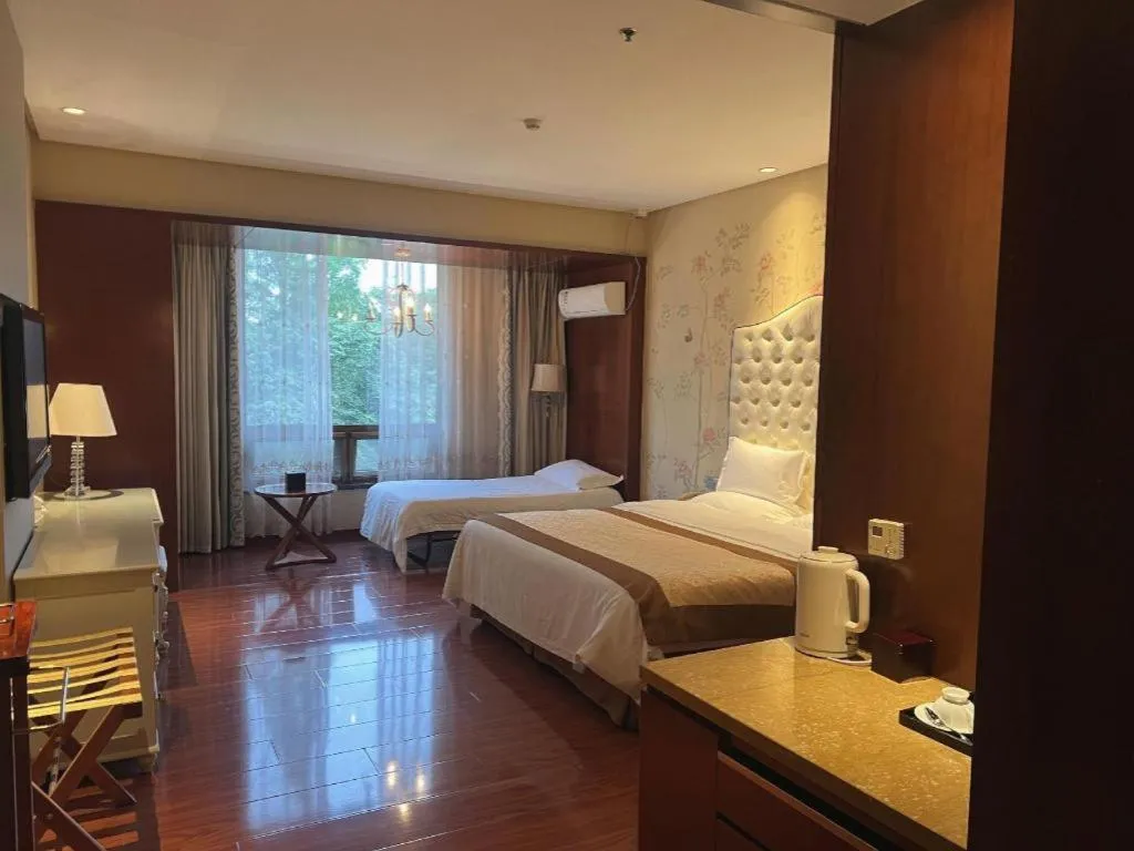 Bed in Yangzhou Hentique Huijin Resort Hotel