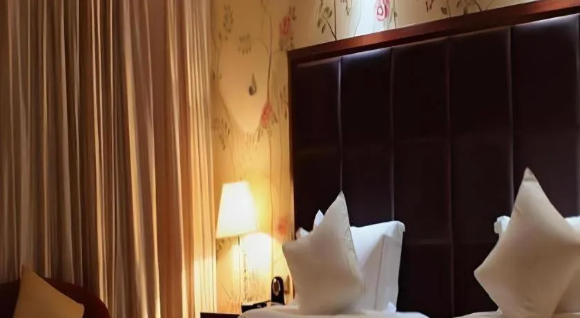 Bed in Yangzhou Hentique Huijin Resort Hotel