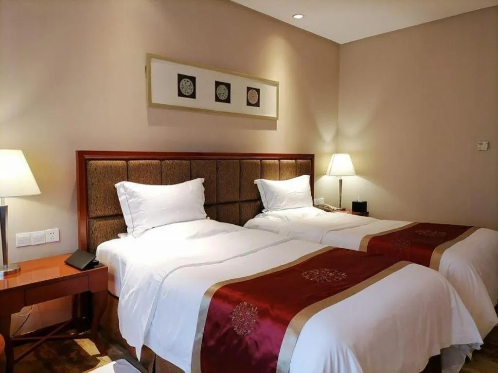 Bed in Yangzhou Hentique Huijin Resort Hotel